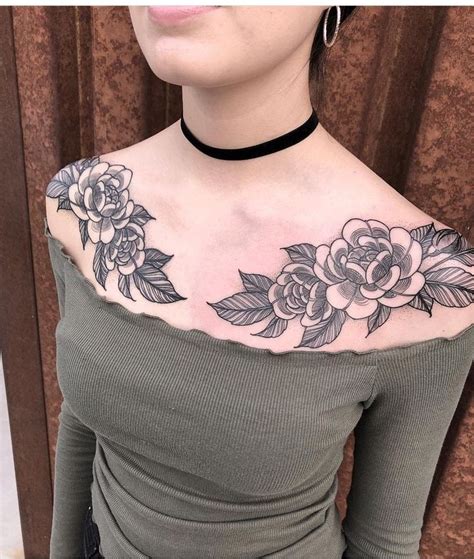 tatuajes grandes en el pecho|150 Tatuajes inéditos en el pecho para mujeres y。